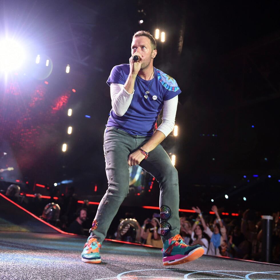 El líder de la banda británica Coldplay, Chris Martin, durante un concierto.