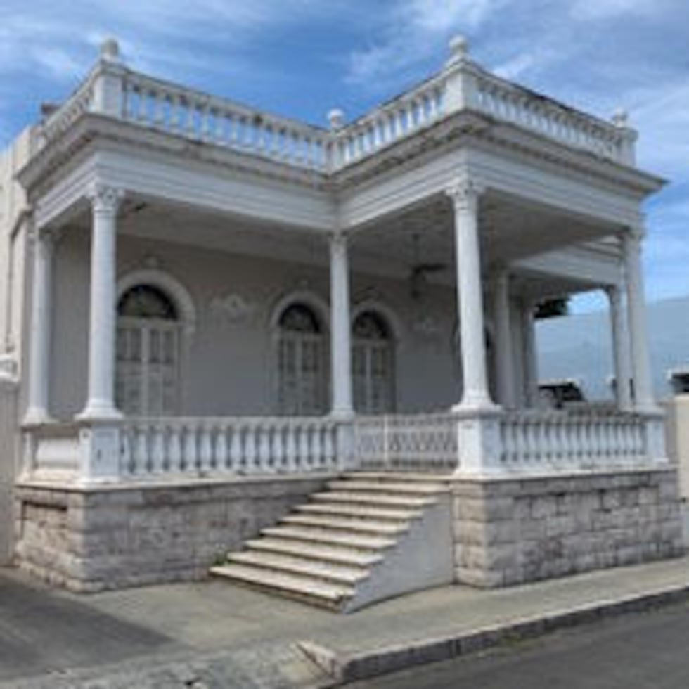 La casa Frau Subirá, de estilo neoclásico, en mampostería y madera, fue construida en 1910 por el arquitecto Blas Silva Boucher y el maestro de obras Elías Concepción.