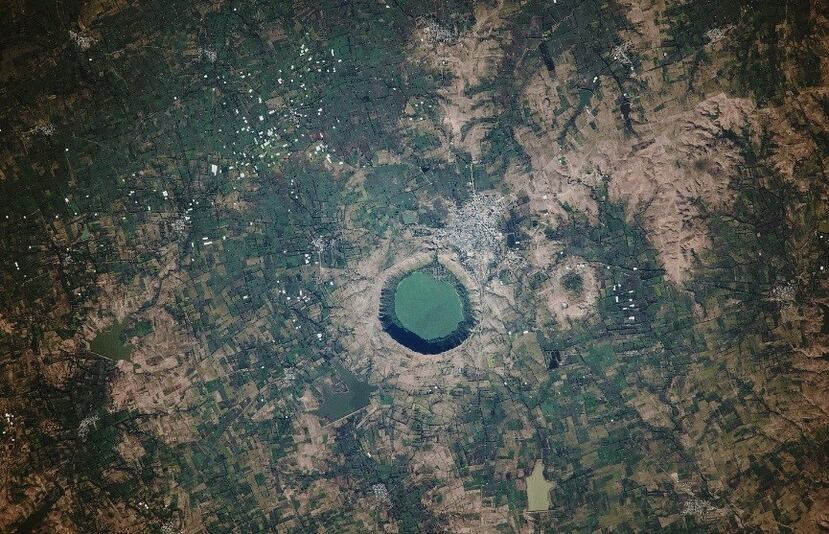 Cráter de meteoro llamado Lonar, en India. (NASA)