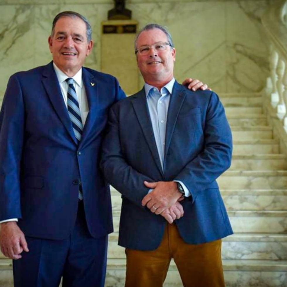 Exsenador Henry Neumann junto a Segismundo Gutiérrez Jovet, quien aspira a tomar su escaño.