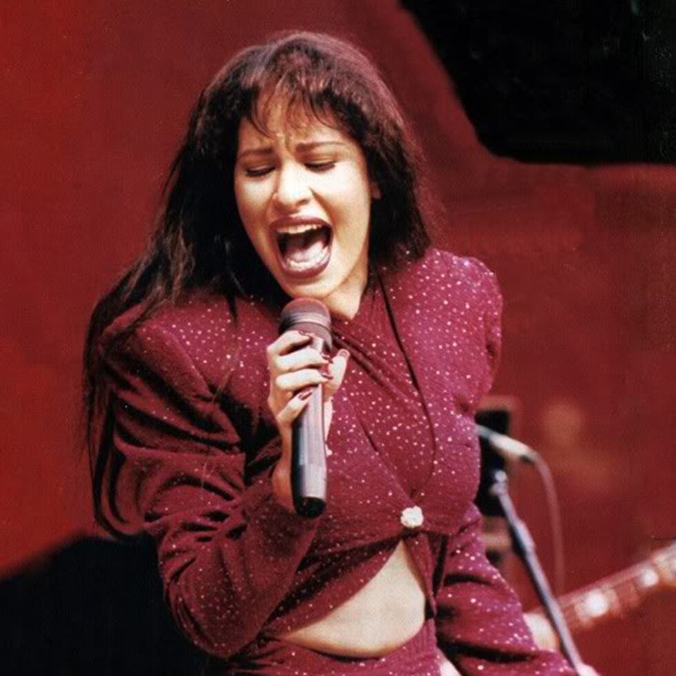 A pesar de que han pasado 26 años desde su muerte, Selena continúa siendo un ícono de la música latina, y su lista de seguidores sigue en aumento entre las nuevas generaciones.