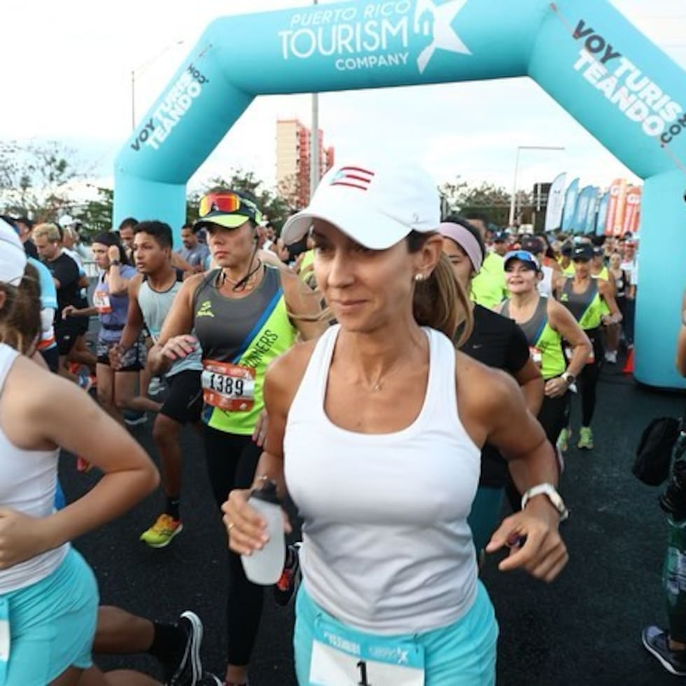 Alexandra Fuentes, a la derecha, corrió el Puerto Rico 10K Run junto a su hija Miranda, a la izquierda.