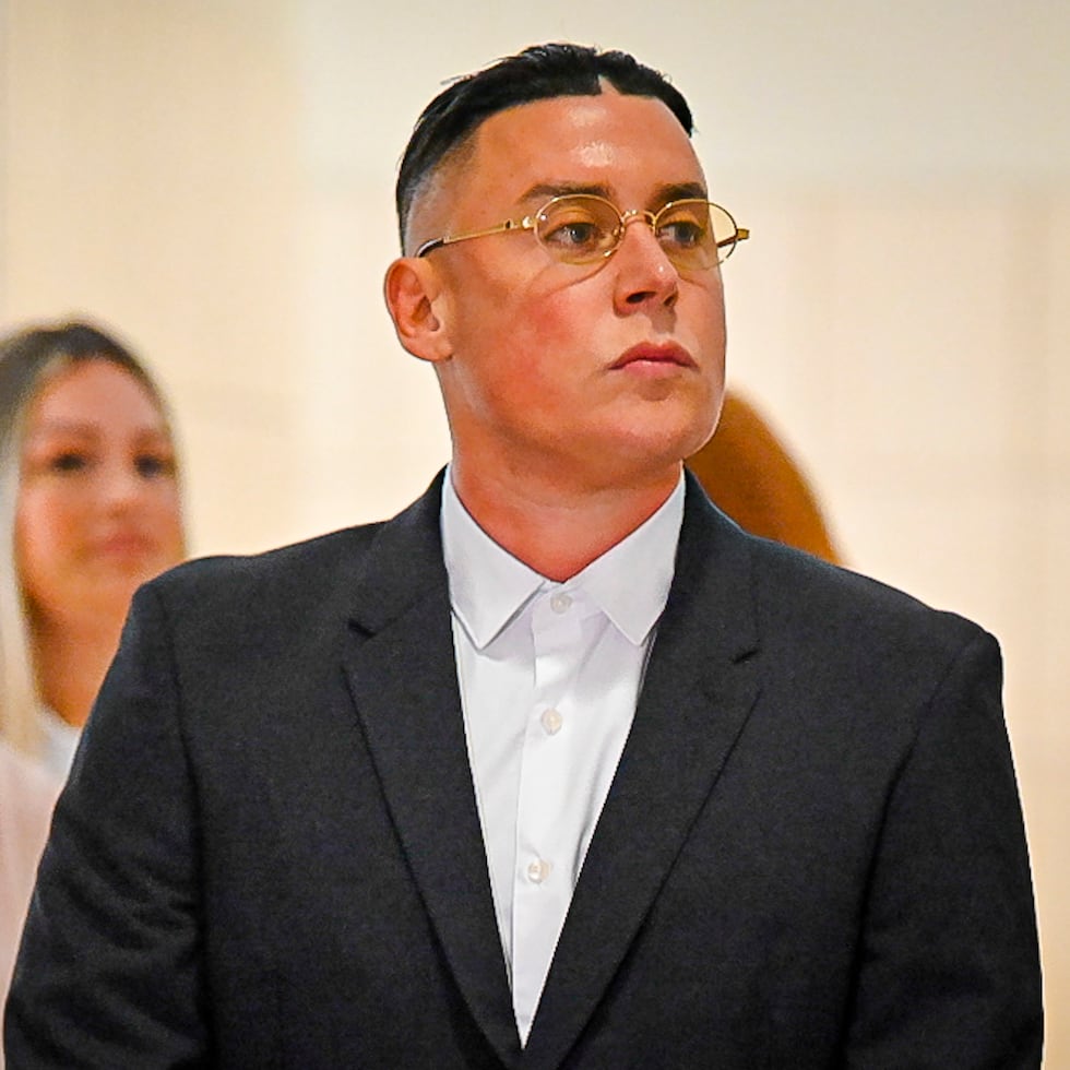 El reguetonero Cosculluela en el Tribunal de Humacao.