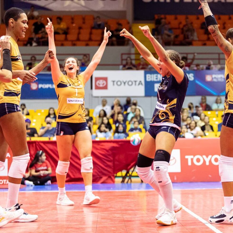 Caguas celebra su victoria ante las Leonas de Ponce.