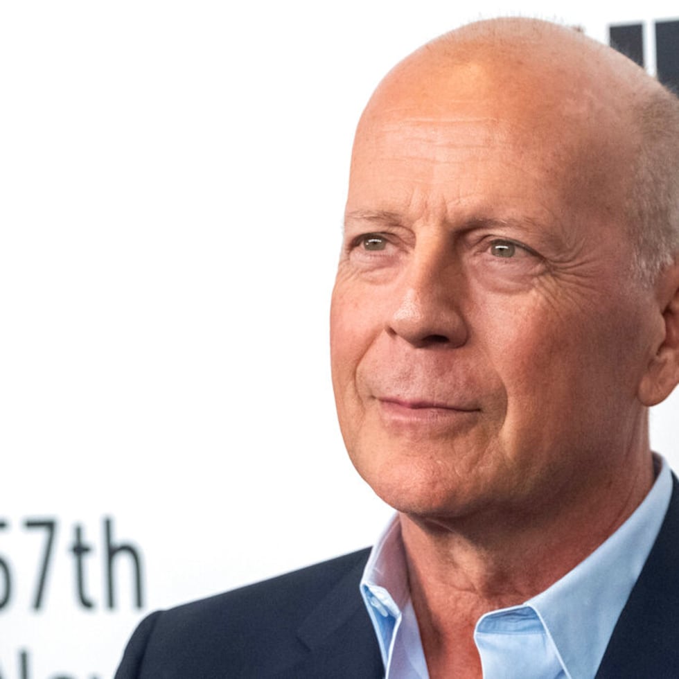 ARCHVO - Bruce Willis en una premiere en Nueva York el 11 de octubre de 2019. Un año después de anunciar que se retiraría de la actuación por padecer afasia, la familia del actor de 67 años dijo en un comunicado que tiene un diagnóstico de demencia frontotemporal.  (Foto Charles Sykes/Invision/AP, archivo)