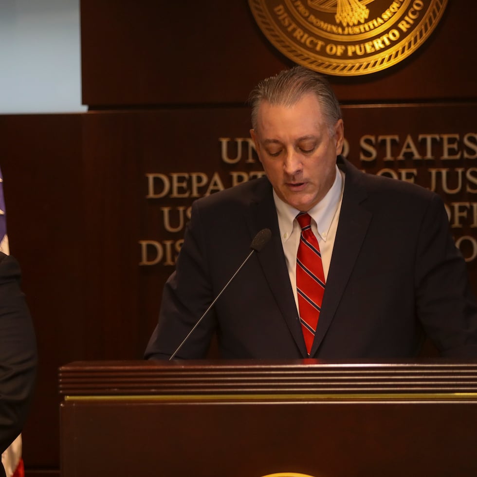 Desde la izquierda, Joseph González, director del FBI en la isla, y Stephen Muldrow, jefe de la Fiscalía federal.