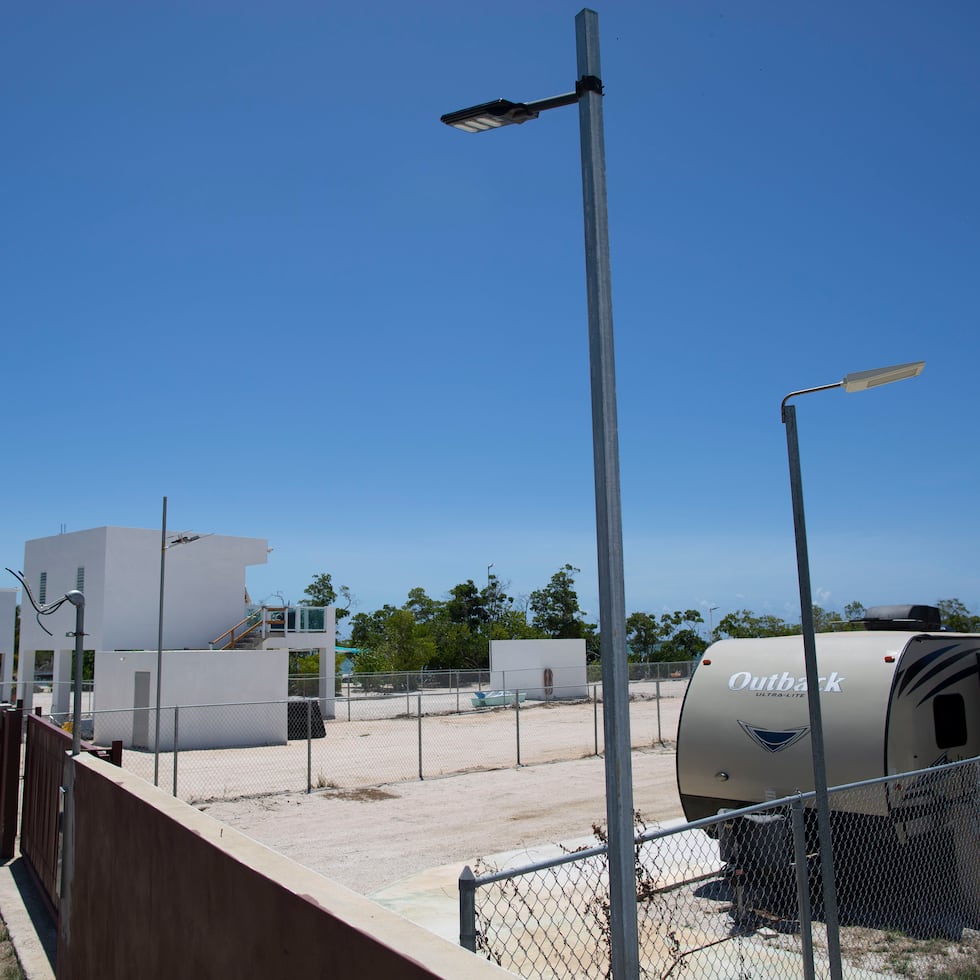 Durante una visita ayer al barrio Las Mareas, en Salinas, donde están localizados los terrenos en controversia, este medio observó la zona prácticamente desierta.