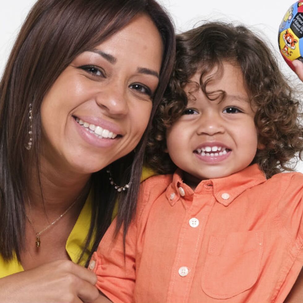 Graciela Hernández y su pequeño de dos años, Javier Alberto.