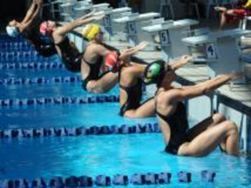 Las Jerezanas de la UPR de Río Piedras y los Pioneros de la Católica de Ponce fueron los campeones de 2013 en la contienda de la natación en piscina corta. (Archivo / LAI)