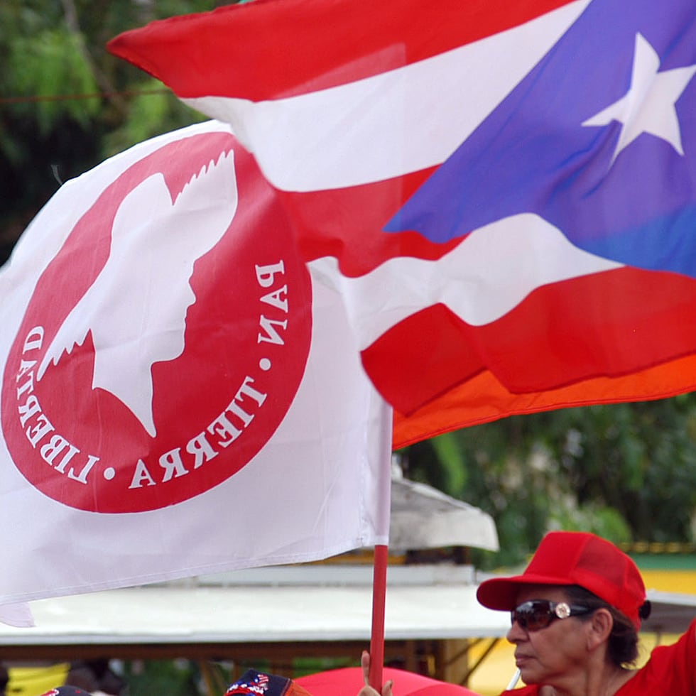 07/25/2009 San German, Puerto Rico- Conmemoracion del aniversario numero 57 del Estado Libre Asociado de Puerto Rico, celebrado en el pueblo de San German. Donde el orador principal fue el presidente del Partido Popular Democratico, Hector Ferrer. En la activida oficial se podia observar banderas del PPD y candidatos.
(Foto por Olimpo Ramos*2009*)
