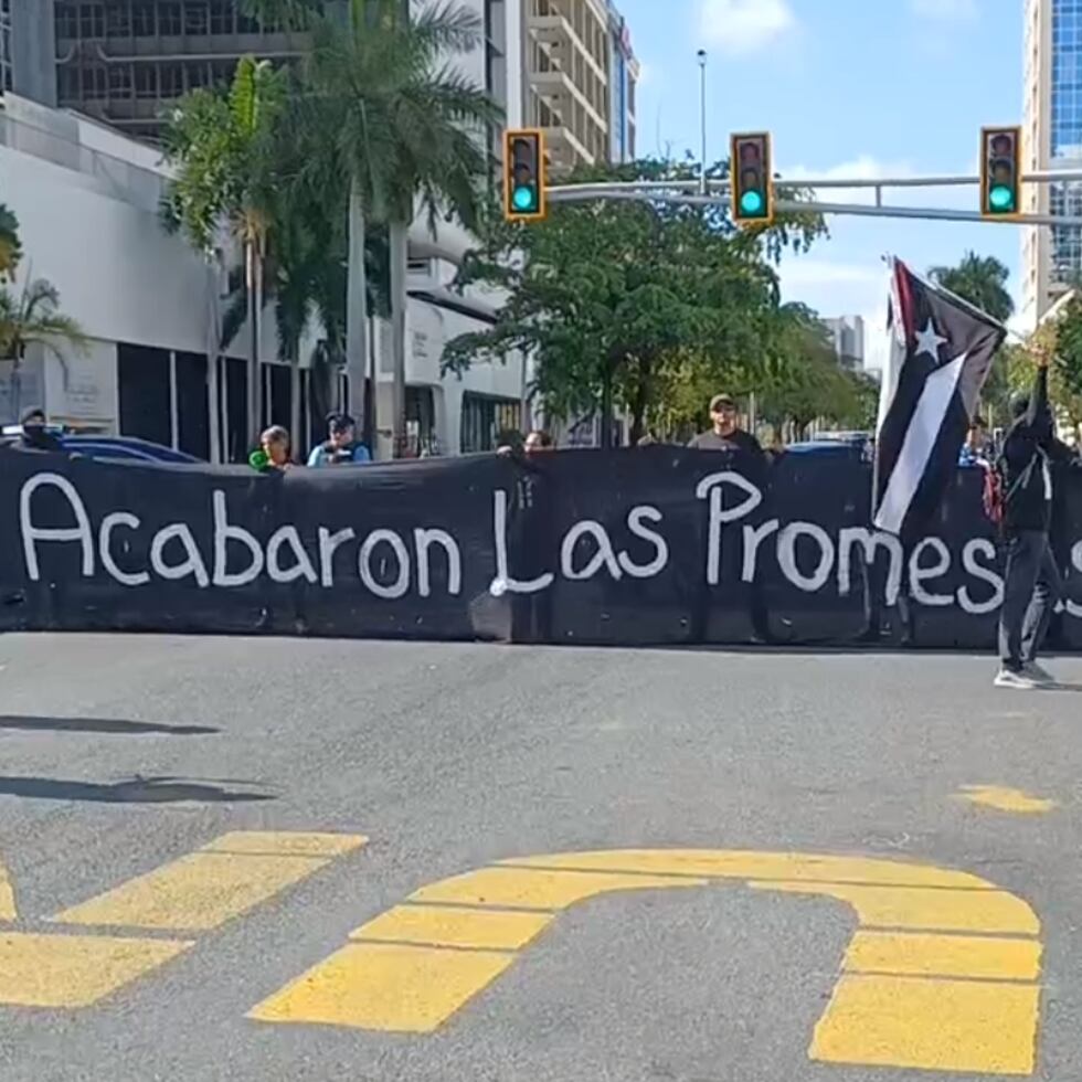 Colectivo Jornada se Acabaron las Promesas se manifiesta en la Milla de Oro.