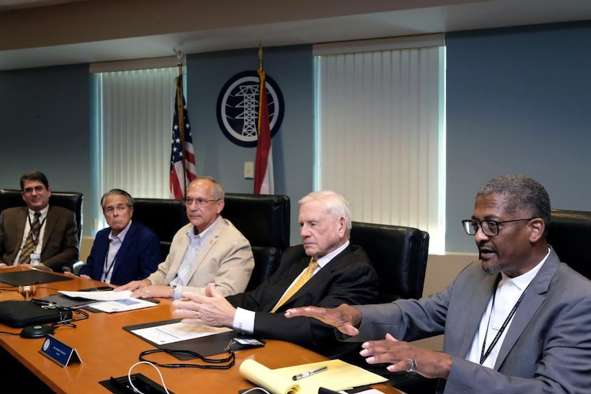 Robert Poe, Ralph Kreil, Charles Bayless y David Owens son miembros de la Junta de Gobierno de la AEE y estarán hoy en la reunión pública en Mayagüez. (Suministrada)