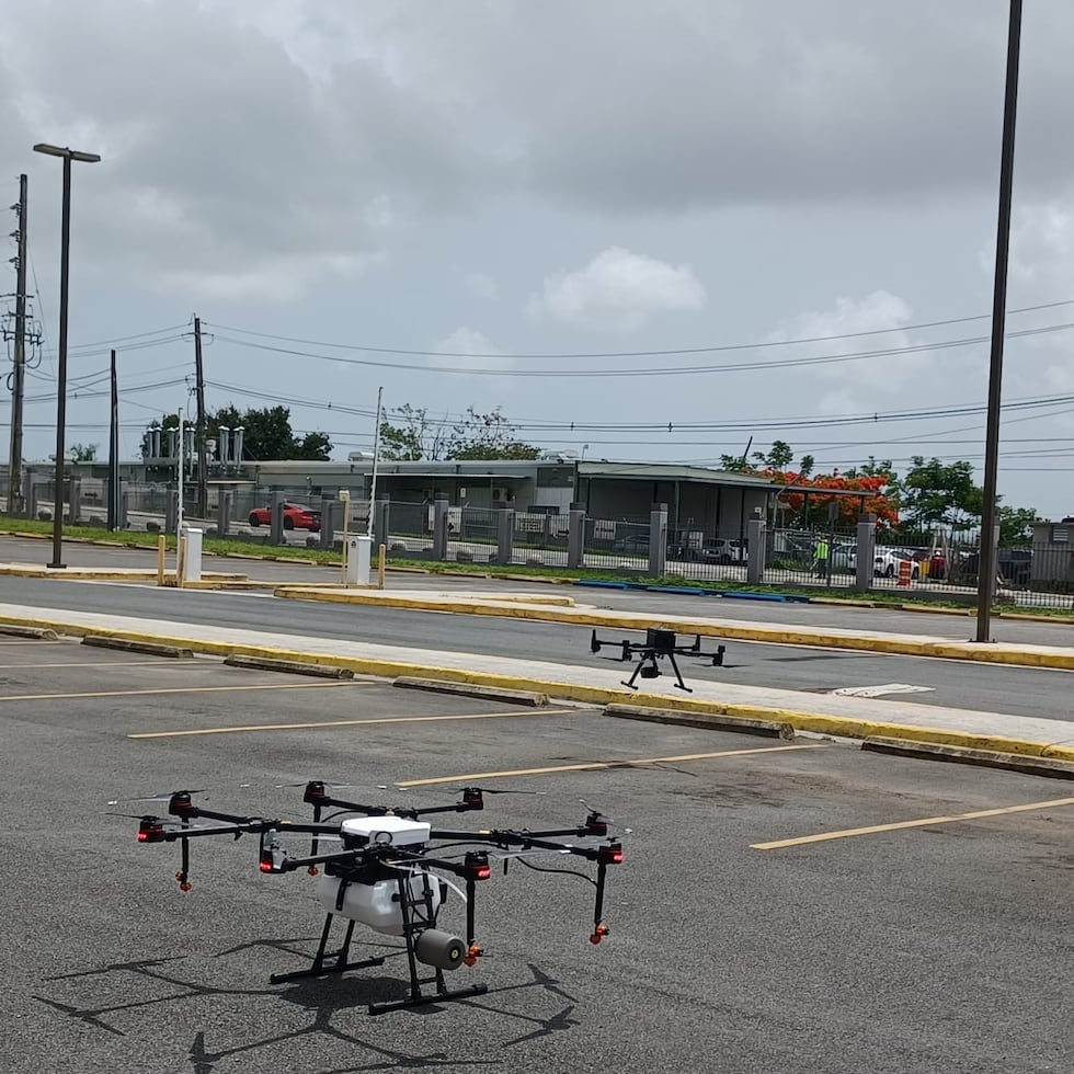 El drone DJI Matrice 300 TRK es un vehículo volador no tripulado comercial que se puede configurar para llevar a cabo múltiples tareas.