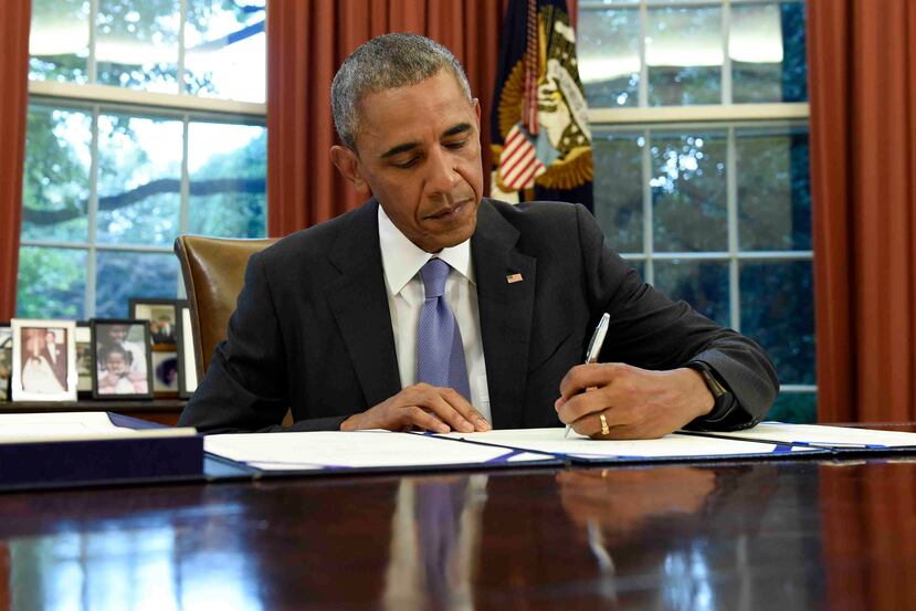 El presidente Barack Obama en la firma del proyecto Promesa. (AP)