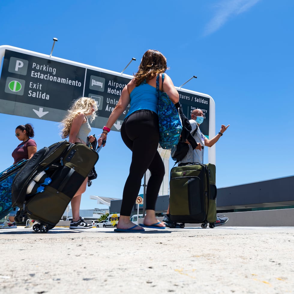 En el también llamado aeropuerto SJU hay cinco terminales identificados con las letras A, B, C, D y E.