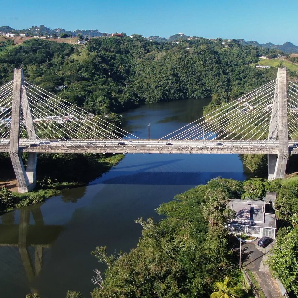 Puente Atirantado de Naranjito.