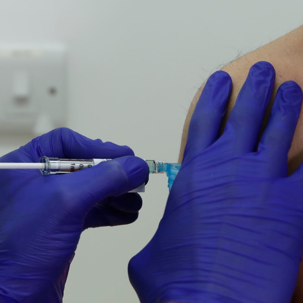 La formulación de Novavax se administra mediante dos dosis, al igual que las vacunas de Pfizer-BioNTech y Moderna.