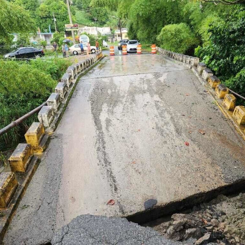 Así luce el puente colapsado en la PR-920 en Yabucoa.