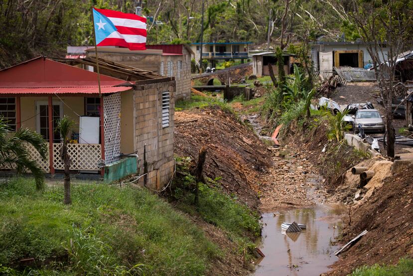 Miles de personas perdieron sus casas a consecuencia del paso del huracán María hace más de 40 días.