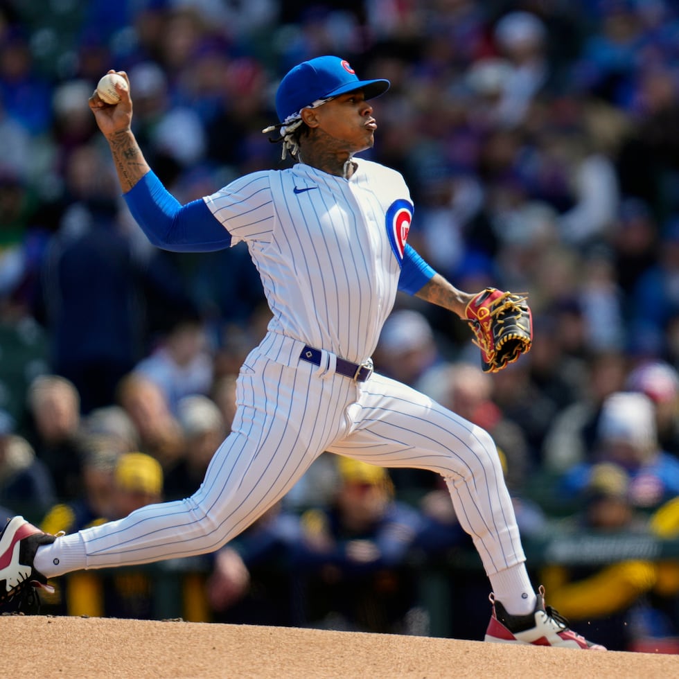 Marcus Stroman lanza en la primera entrada del juego ante Milwaukee hoy, jueves.