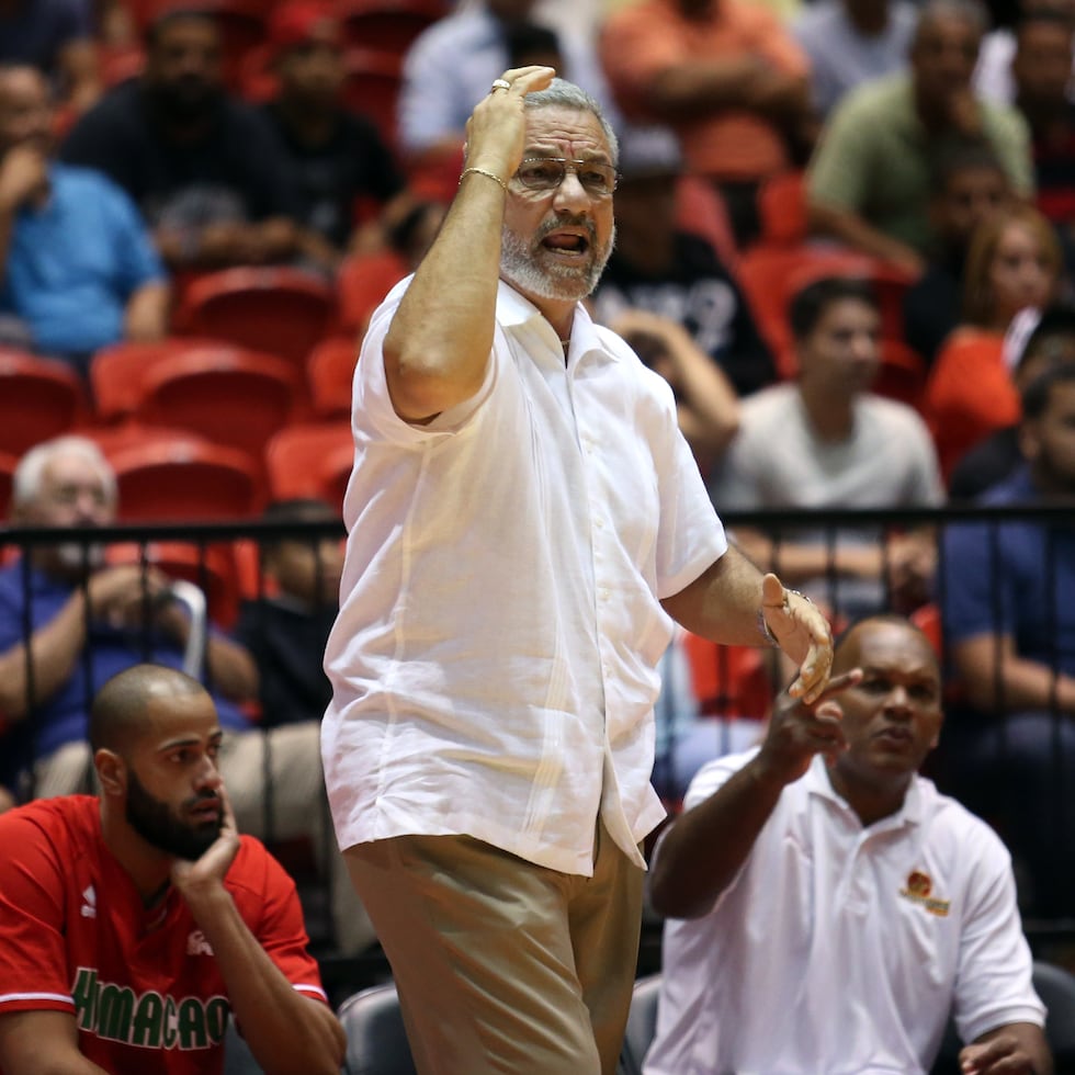 Ramón Meléndez, aquí en la ocasión que dirigió a Humacao en el BSN, estará al frente de una franquicia de expansión en la Superliga en Venezuela.