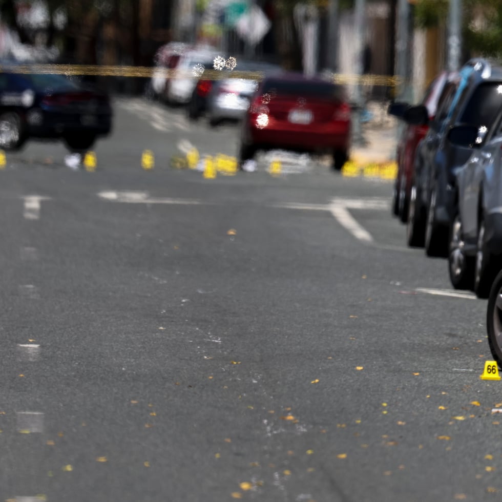 La Policía mantiene cerrada la avenida Ponce de León desde la intersección con la calle Canals hasta la intersección con la avenida Roberto H. Todd.