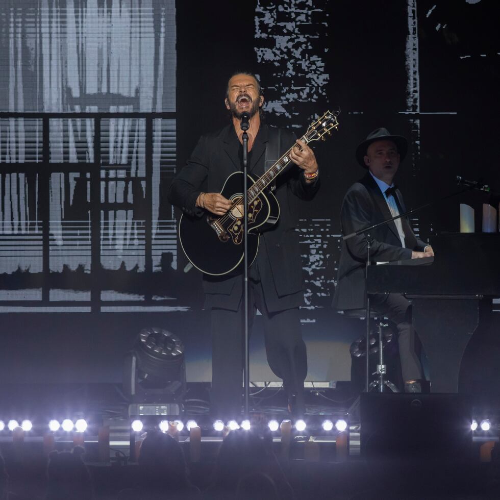 Ricardo Arjona presentó el concierto “Blanco y Negro” en el Coliseo de Puerto Rico José Miguel Agrelot.