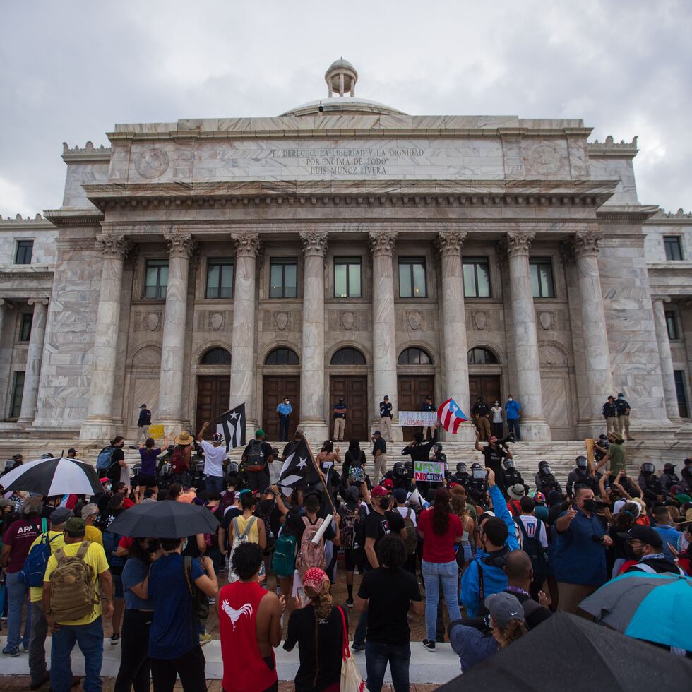 21 de octubre del 2021
San Juan, Puerto Rico
El Capitolio
Protestas frente al Capitolio frente con motivo de la posible aprobación del Plan de Ajuste de Deuda.
teresa.canino@gfrmedia.com
Teresa Canino Rivera