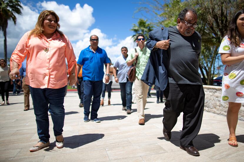 La comisionada residente Jenniffer González (izq.) participó ayer junto a la delegación del Comité de Recursos Naturales en una reunión con alcaldes en Canóvanas.