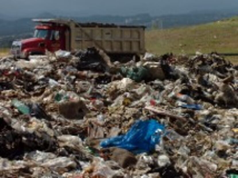 Los vertederos con una orden de cierre son Lajas, Moca, Vega Baja,  Toa Baja, Juncos, Florida y Santa Isabel, dijo ayer el director de la EPA en Puerto Rico, José Font. (Archivo)