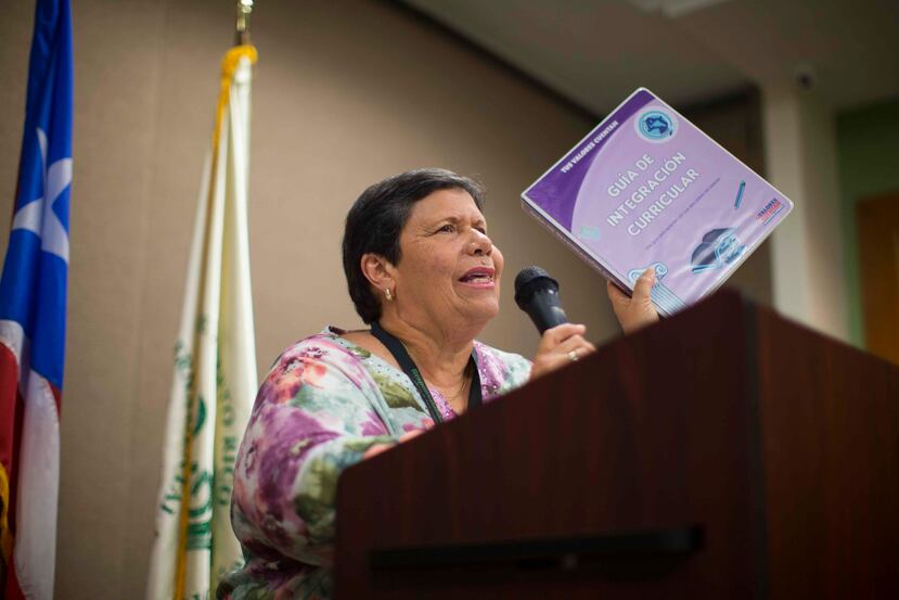 Zulma Rosario Vega durante una conferencia de prensa para discutir su relación con el programa Tus Valores Cuentan.