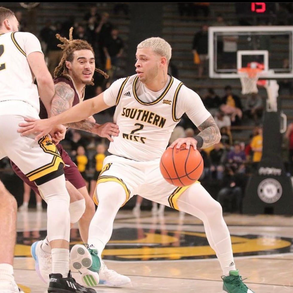 Neftalí Álvarez juega para Southern Miss en NCAA.