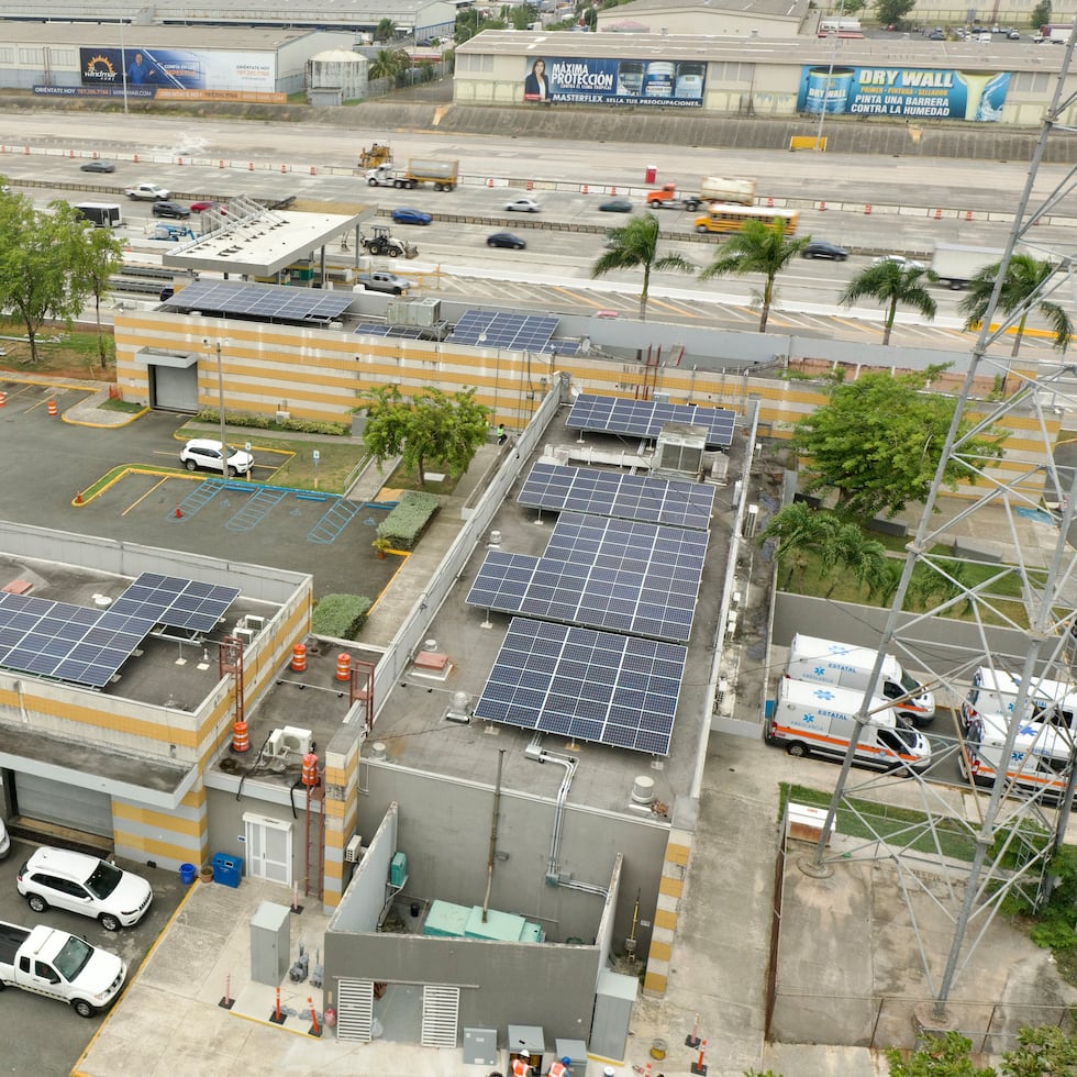 Las 717 placas solares instaladas en los tres edificios de la estación de peaje de Buchanan, así como  en tres nuevas cubiertas para estacionamientos conocidas como “carports”, generan 480 megavatios-hora al año.