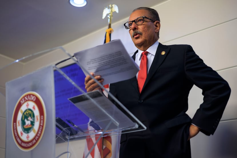 El senador popular Juan Zaragoza durante la conferencia de prensa.