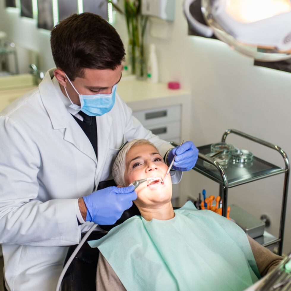 Hay algunas áreas en la cavidad oral que la única manera de mantenerlas bien es visiantado al dentista.