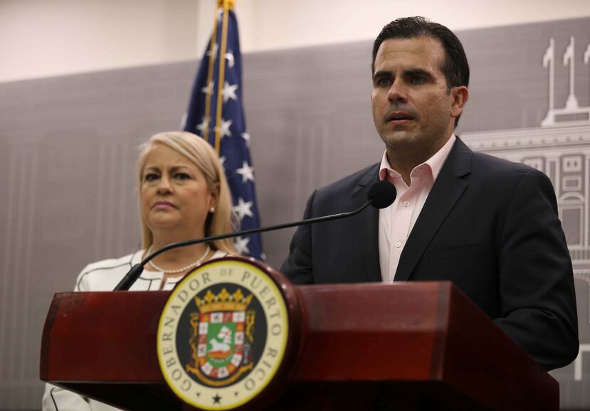 El gobernador Ricardo Rosselló y la secretaria de Justicia, Wanda Vázquez, anunciaron la radicación de las demandas contras las aseguradoras.