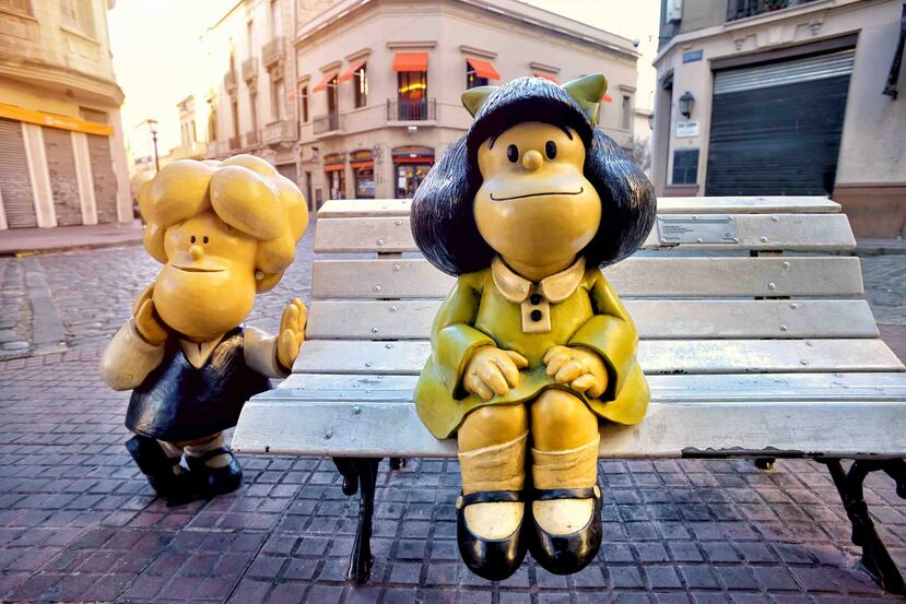 Tomarse una fotografía con la escultura de Mafalda es uno de los indispensables en tu viaje a Buenos Aires. Aquí te detallamos tres rutas de cómics que no puedes dejar de hacer en el mundo.(Foto: Aleksandra H. Kossowska / Shutterstock.com)