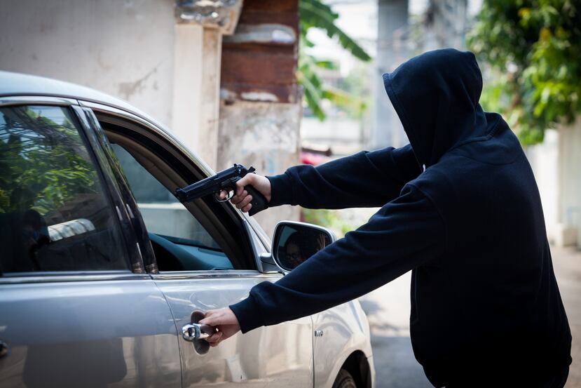 El hombre se querelló a las 5:53 p.m. de ayer, domingo.