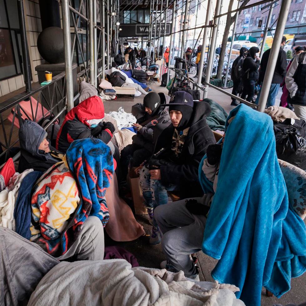 Fotografía de archivo de migrantes en una calle de Nueva York(EE.UU.). EFE/EPA/JUSTIN LANE
