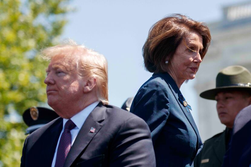El presidente Donald Trump le da la espalda a Nancy Pelosi. (AP)