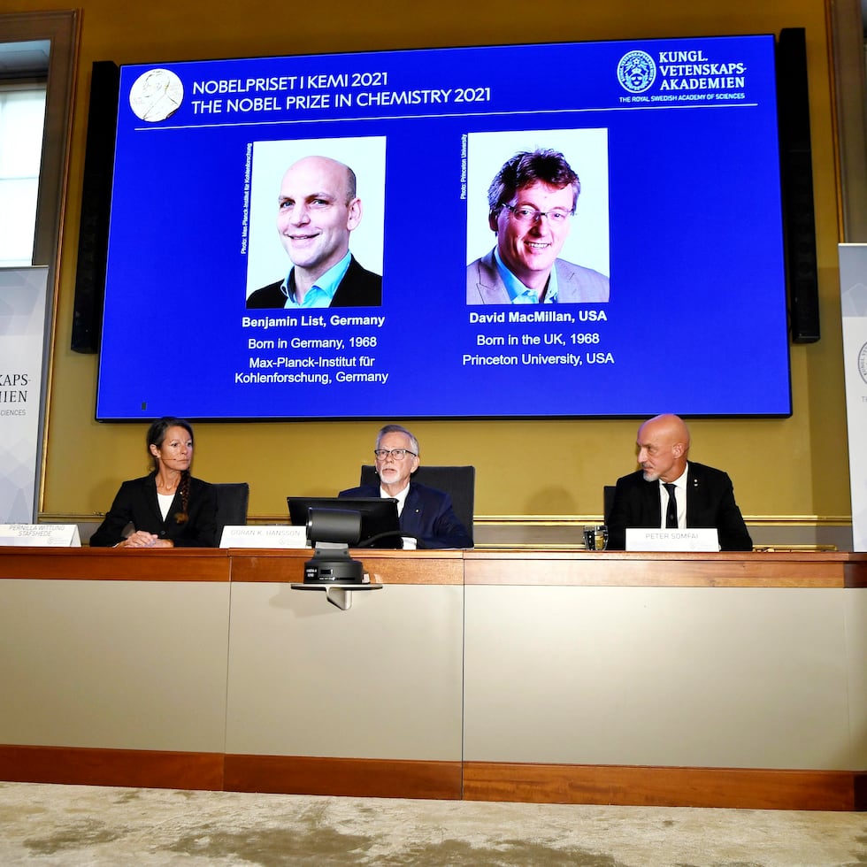 David MacMillan, a la derecha, ganó el Premio Nobel en Química 2021 junto a Benjamin List, a la izquierda, por el método de organocatálisis asimétrica.