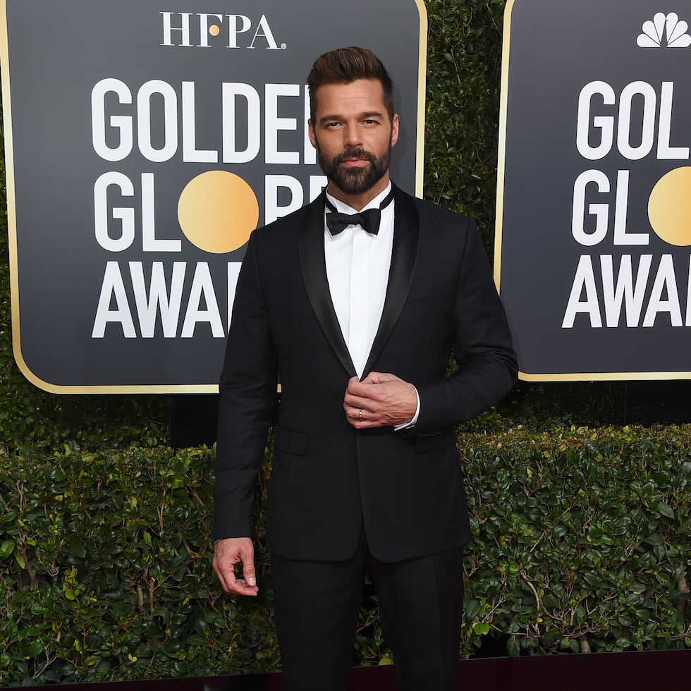 El año pasado optó por un elegante tuxedo para asistir a la ceremonia de los Golden Globe. (Archivo)