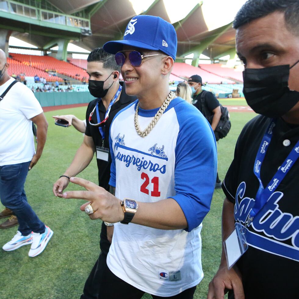 El presidente de la Liga de Béisbol no reveló quiénes componen los dos grupos interesados en administrar a los Cangrejeros, pero sí indicó que si Daddy Yankee, en la foto, y Lino Rivera surgieran como candidatos, el organismo no se le cerrará la puerta a nadie para evaluarlo.