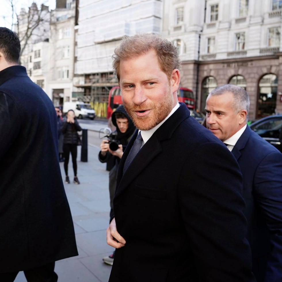 El príncipe Harry a su arribo a la Corte Real de Justicia de Londres el  27 de marzo de 2023.  (Jordan Pettitt/PA Wire/PA via AP)