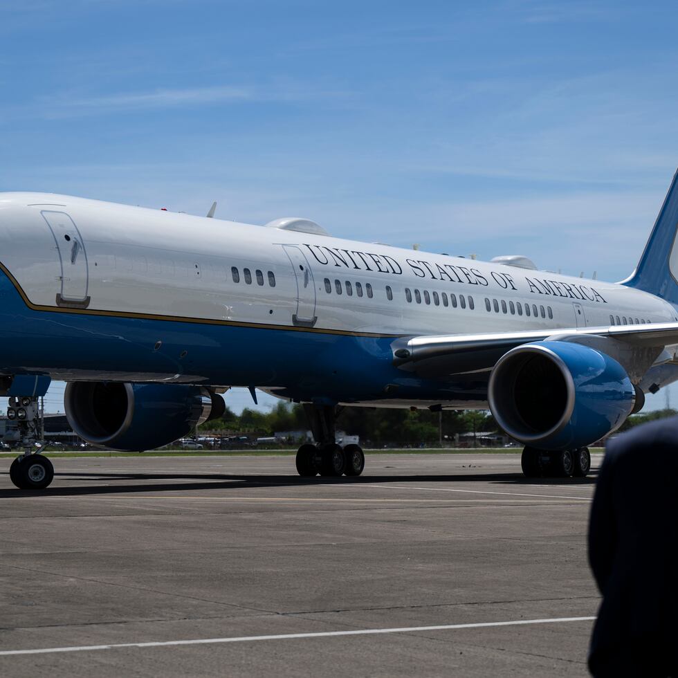 La propuesta del expresidente representa un aumento en el costo de la aeronave y alargaría el plazo de entrega. (Archivo)