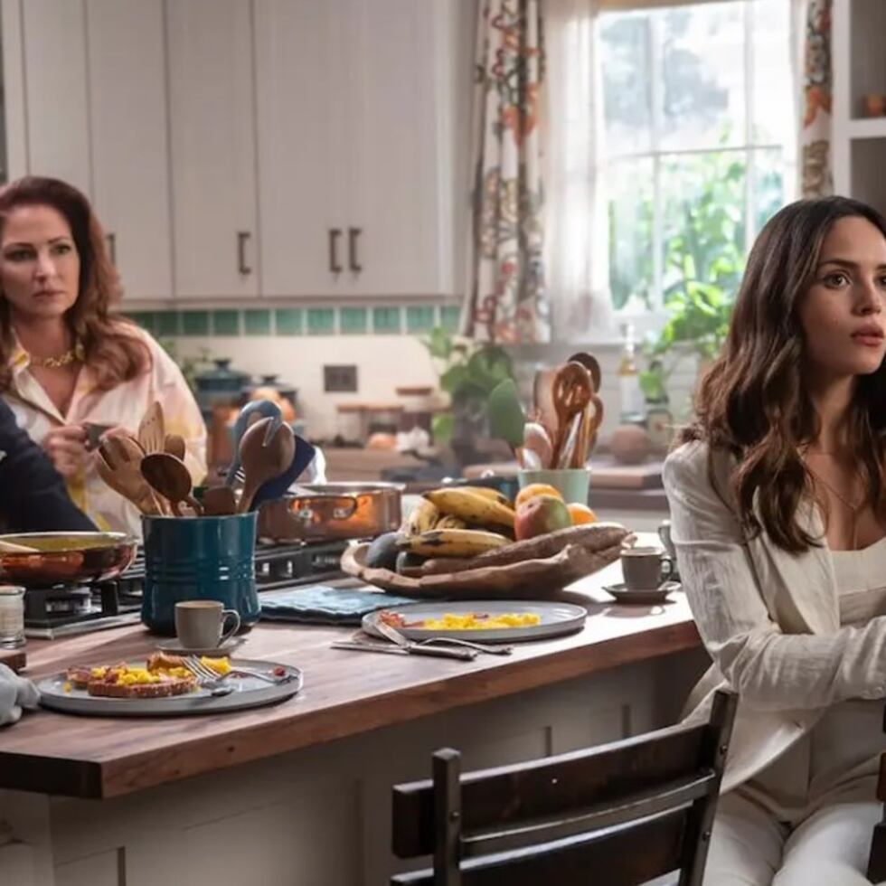 Andy García, Gloria Estefan, Adria Arjona y Diego Boneta en la película "Father of the Bride".