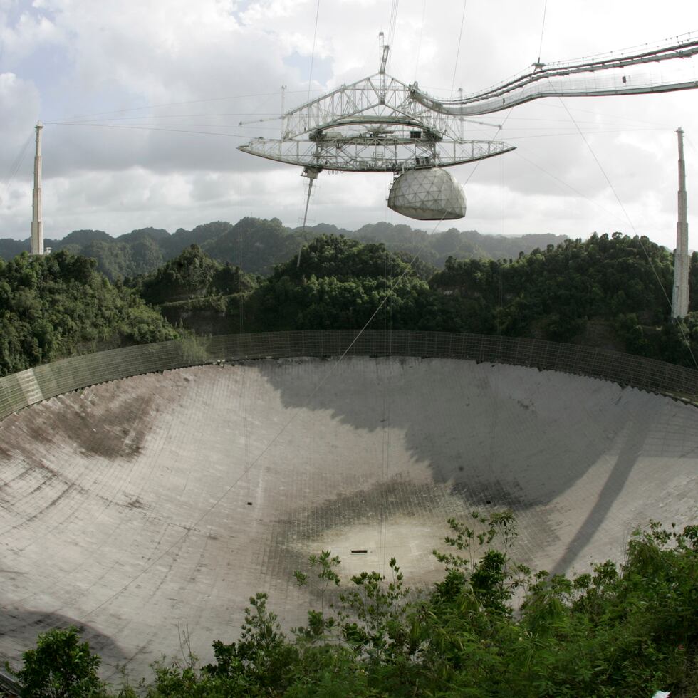 El "Mensaje de Arecibo' se transmitió desde el radiotelescopio en noviembre de 1974.