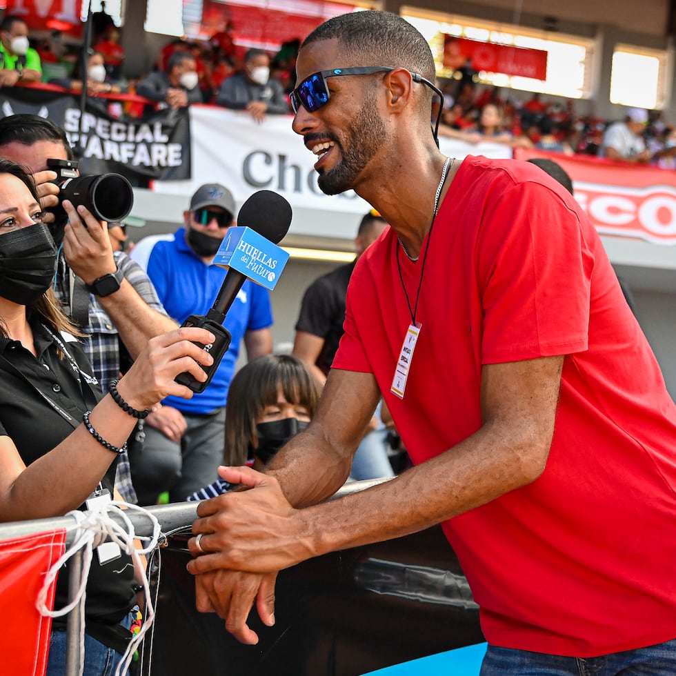 Javier Culson regresó al Estadio Francisco "Paquito" Montaner, de Ponce, para recibir un reconocimiento en las Justas de Atletismo de la LAI.