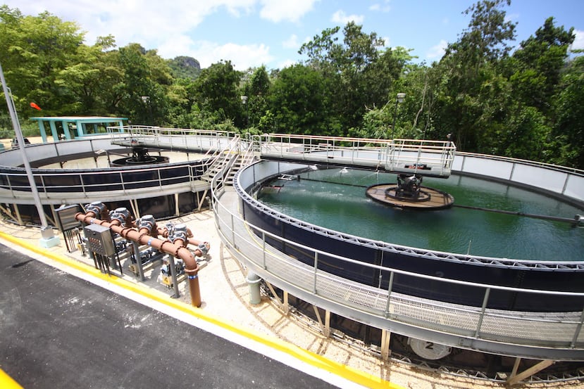 De las 115 plantas de la AAA que tratan el agua, 27  están fuera de funciones. (GFR Media/Archivo)