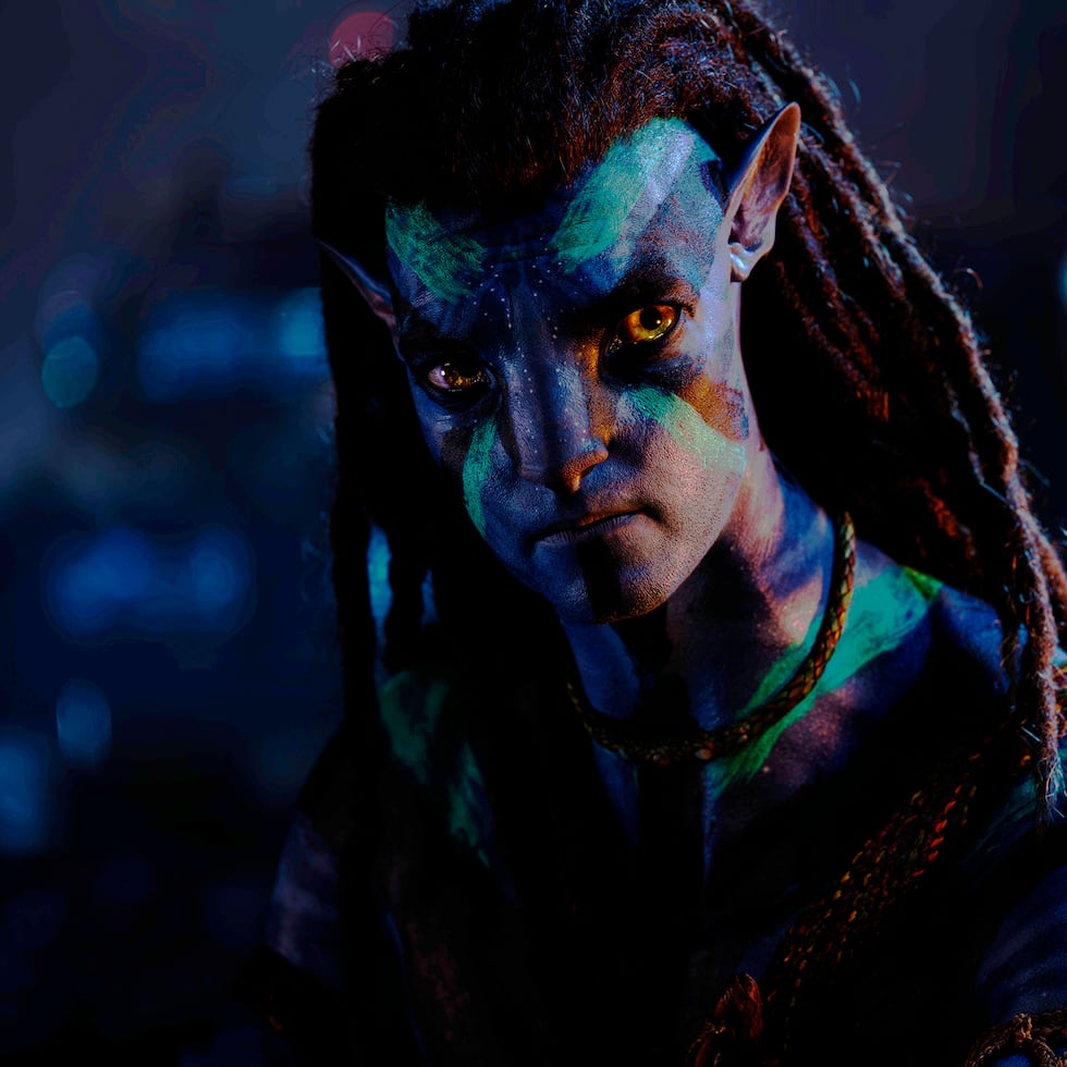 Esta imagen publicada por 20th Century Studios muestra a Sam Worthington, como Jake Sully, en una escena de "Avatar: The Way of Water". (20th Century Studios via AP)